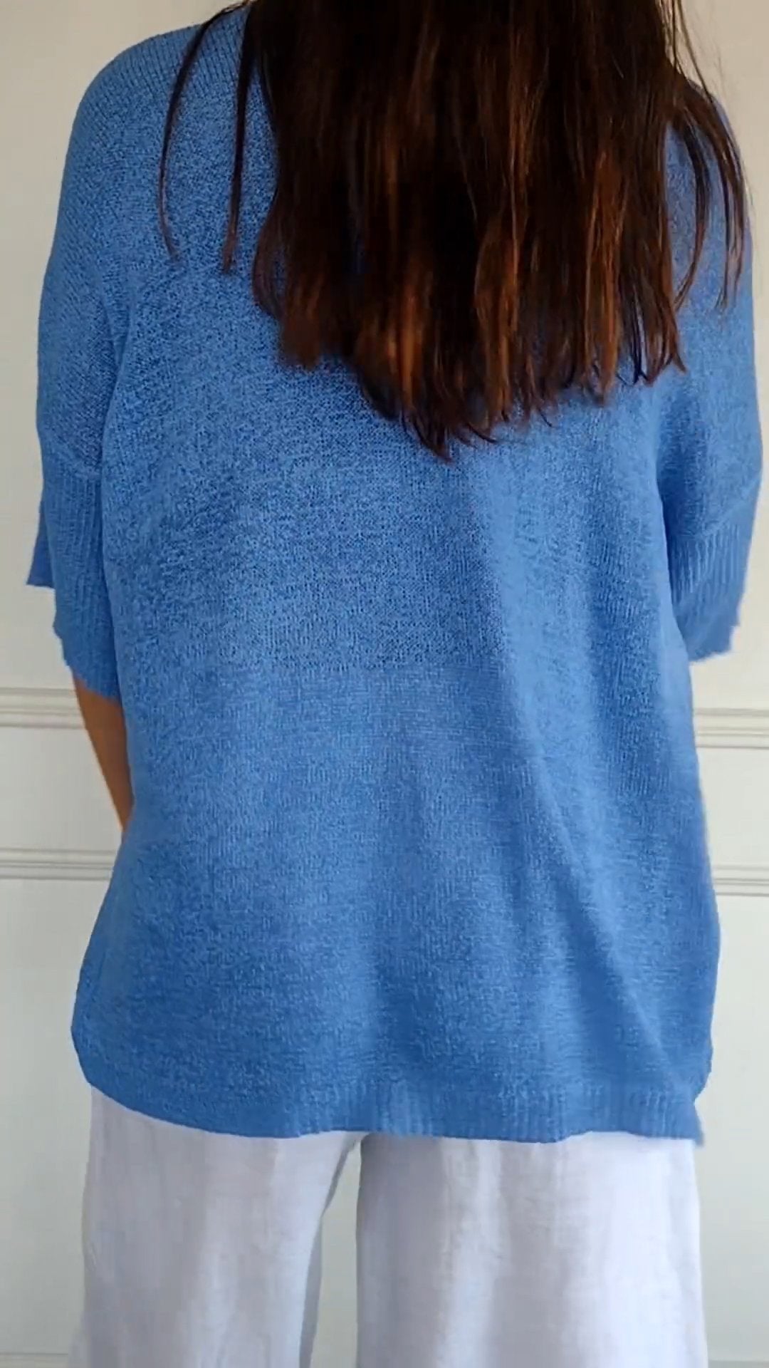 Chroma Chic™ Haut tricoté avec encolure en V, couleur unie