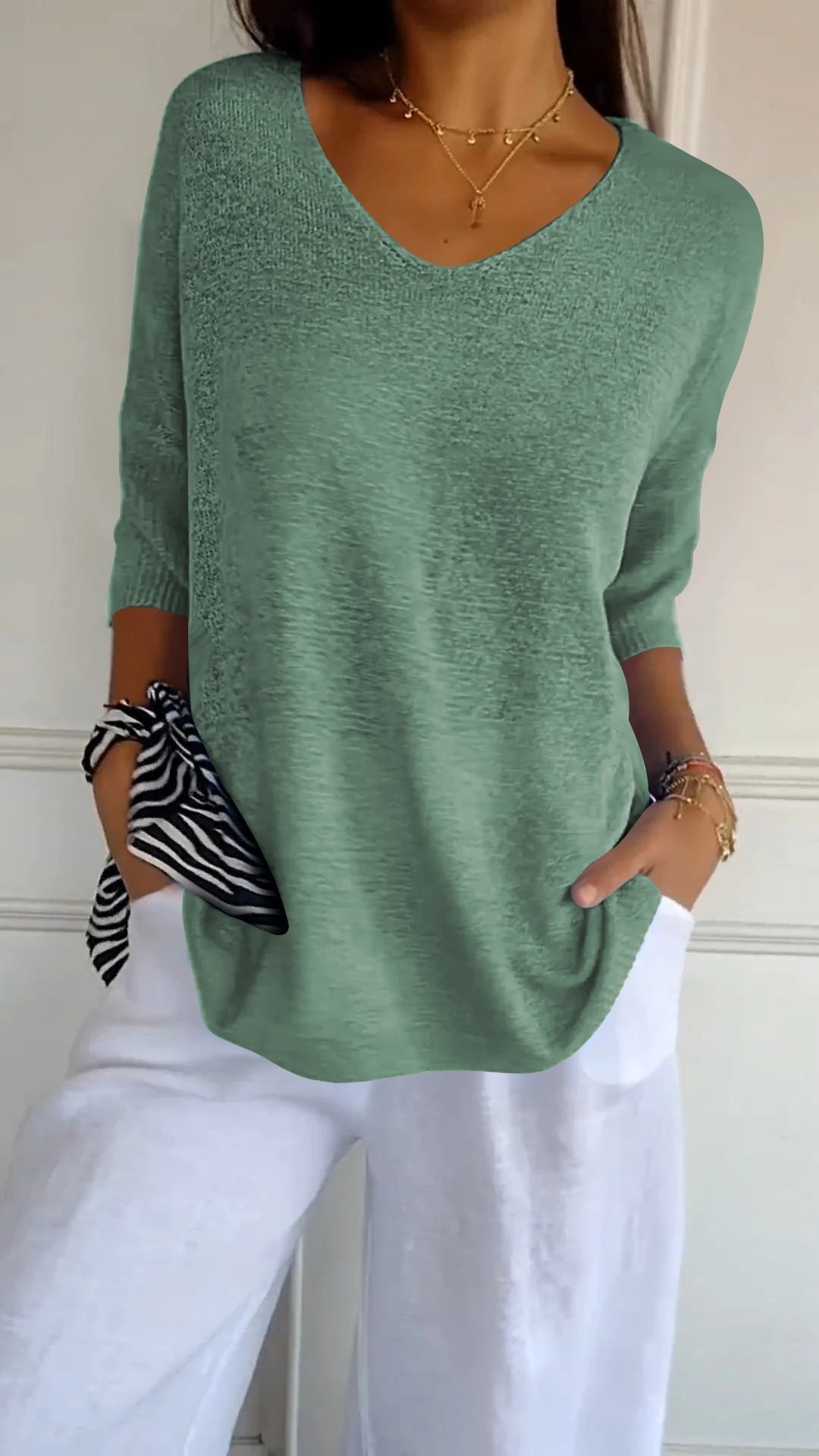 Chroma Chic™ Haut tricoté avec encolure en V, couleur unie