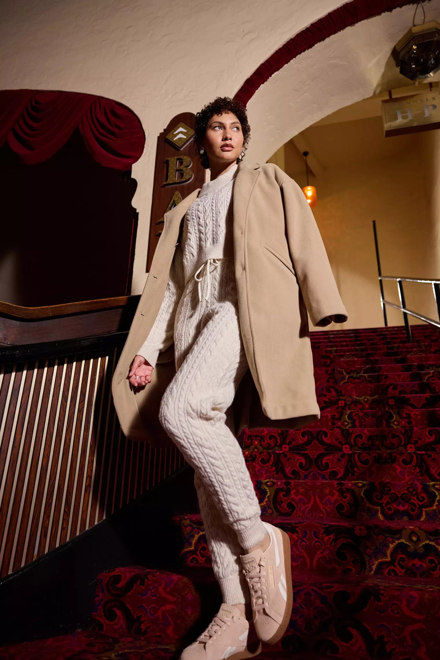 KnitFemme™ - Pull Élégant avec Finitions Raffinées