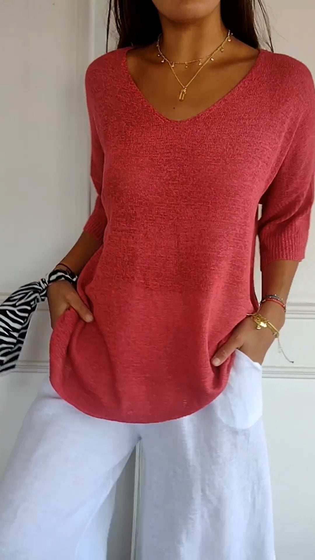 Chroma Chic™ Haut tricoté avec encolure en V, couleur unie