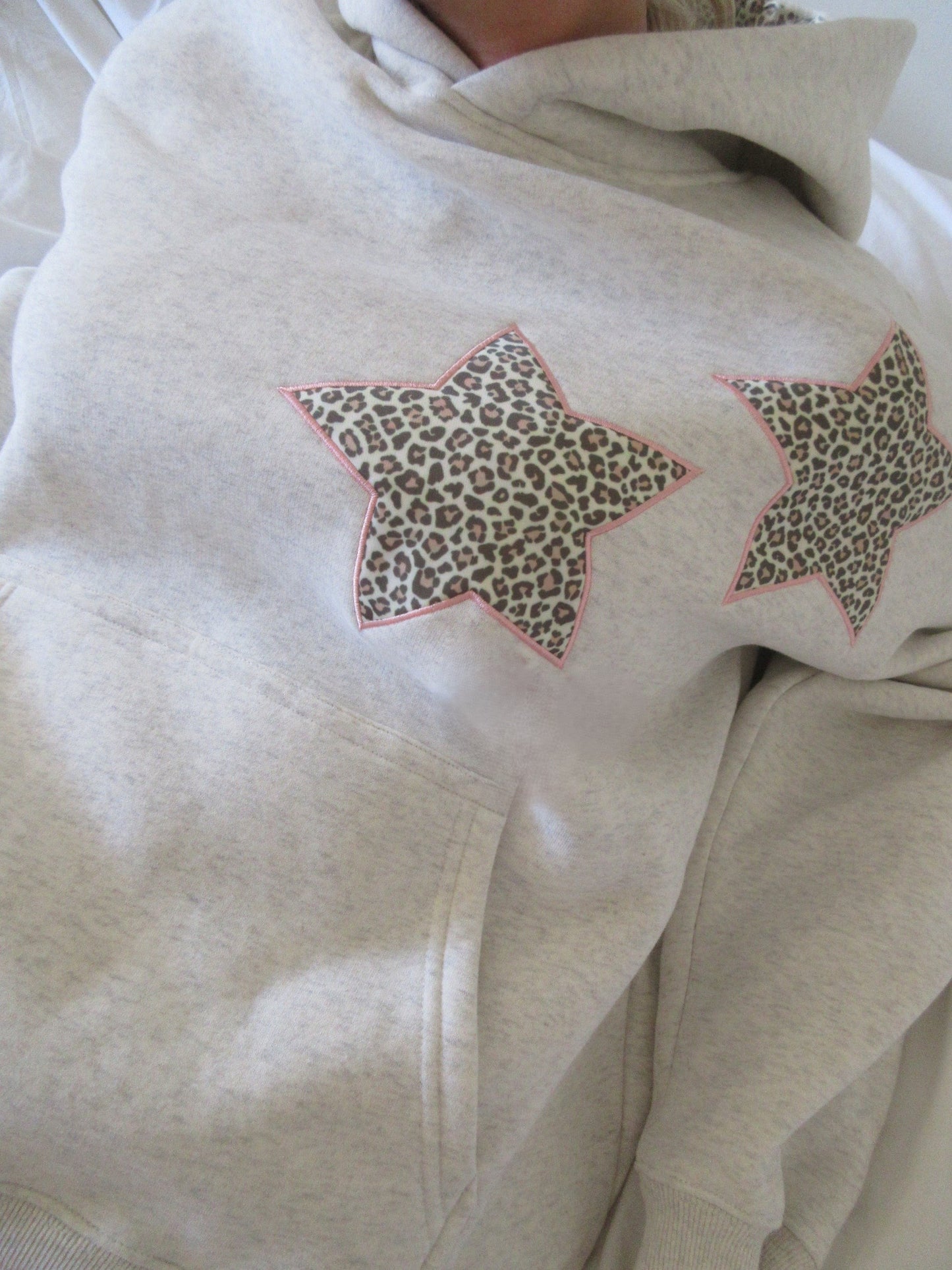 WildChic™ - Hoodie de Luxe avec Accent Étoile Léopard
